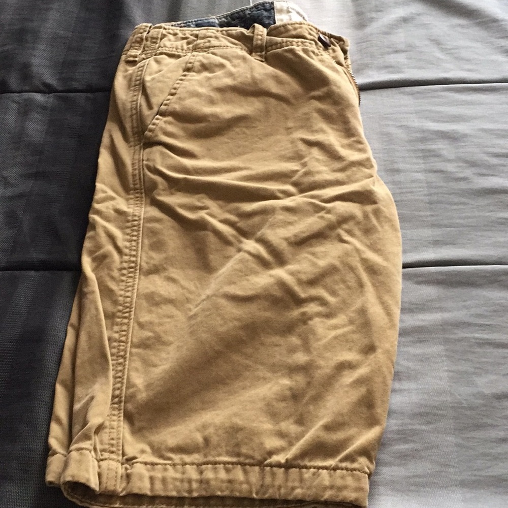 Men’s hollister shorts.